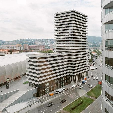 Slavic Spacious Apartment Братислава Экстерьер фото