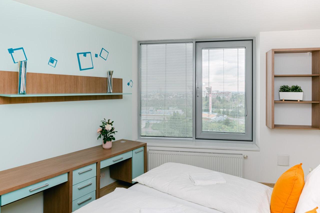 Slavic Spacious Apartment Братислава Экстерьер фото