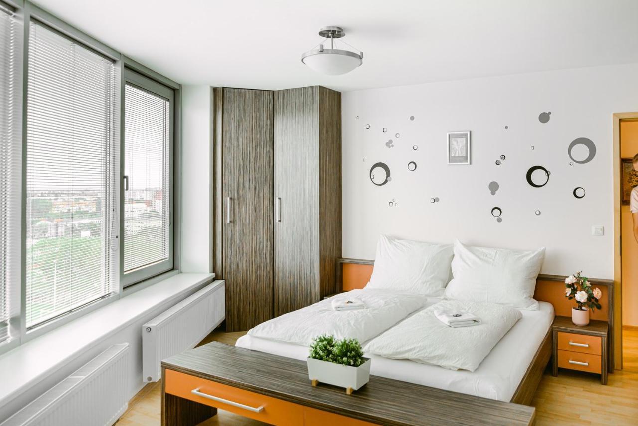 Slavic Spacious Apartment Братислава Экстерьер фото