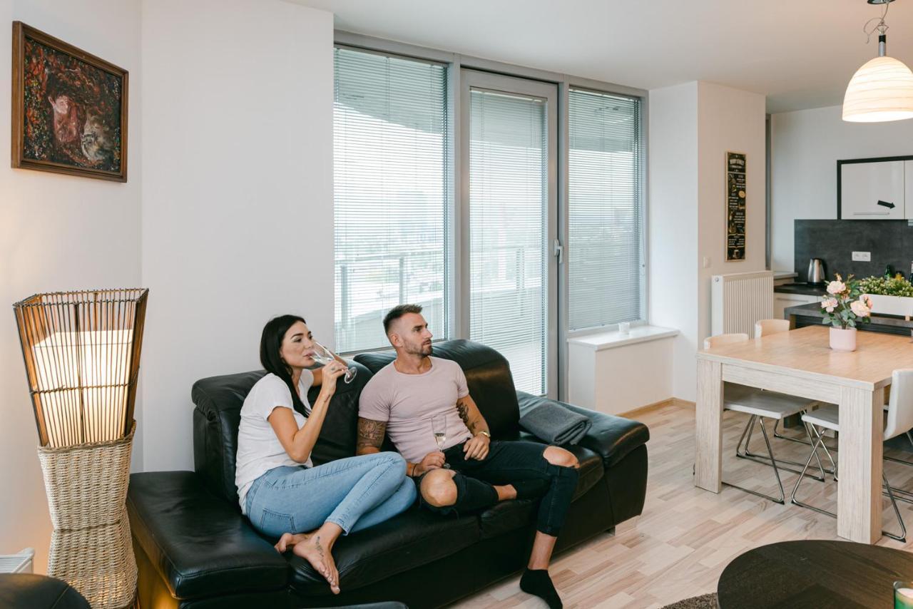 Slavic Spacious Apartment Братислава Экстерьер фото