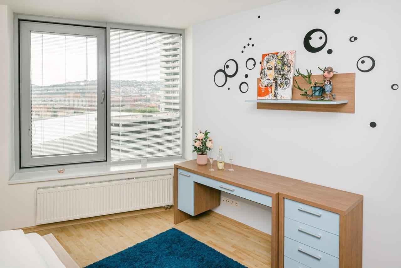 Slavic Spacious Apartment Братислава Экстерьер фото