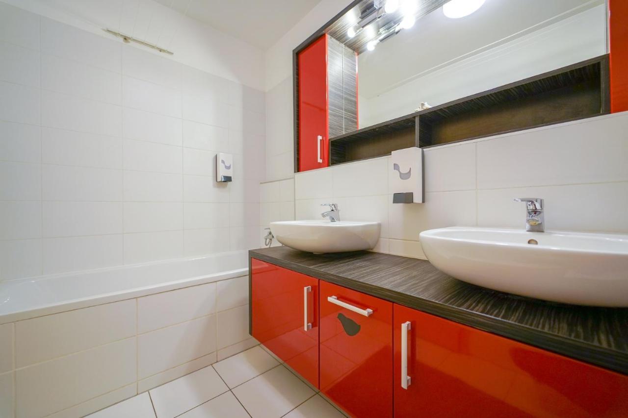 Slavic Spacious Apartment Братислава Экстерьер фото